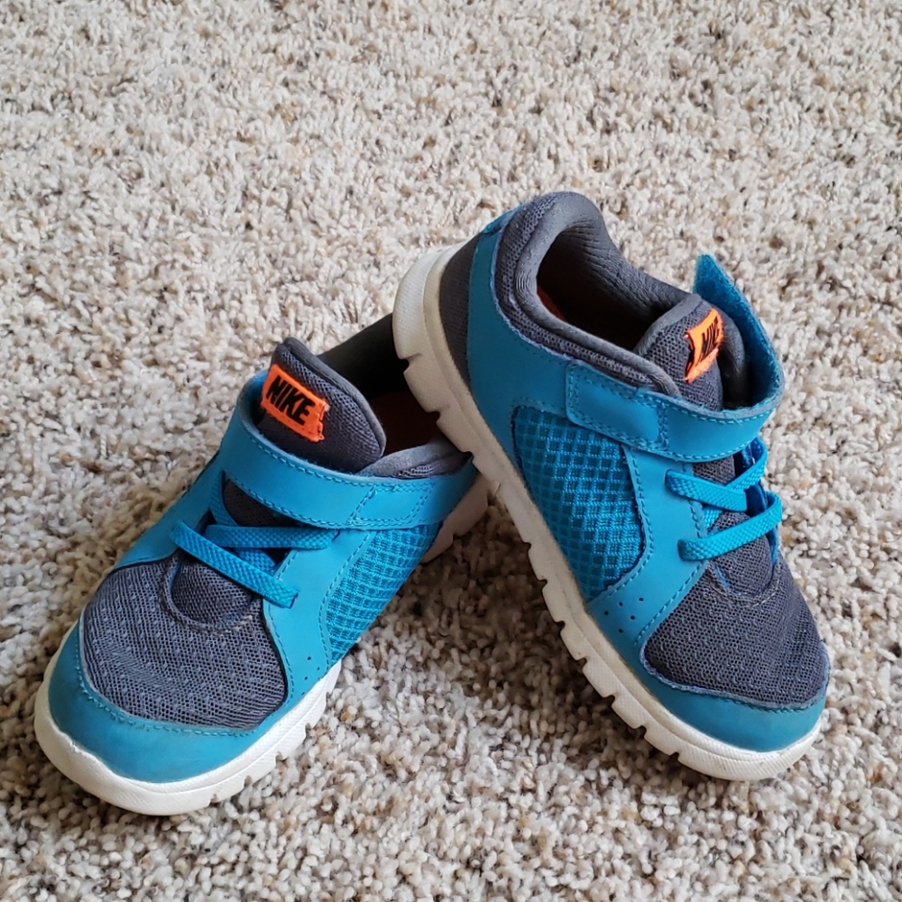 Nike tennis shoes